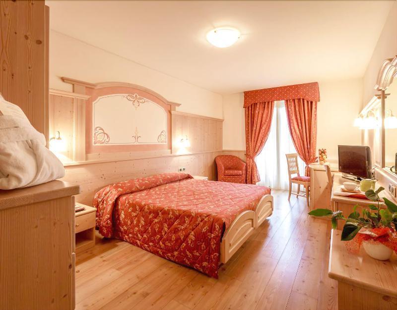 Beverly Alps Hotel & Spa Pinzolo Extérieur photo