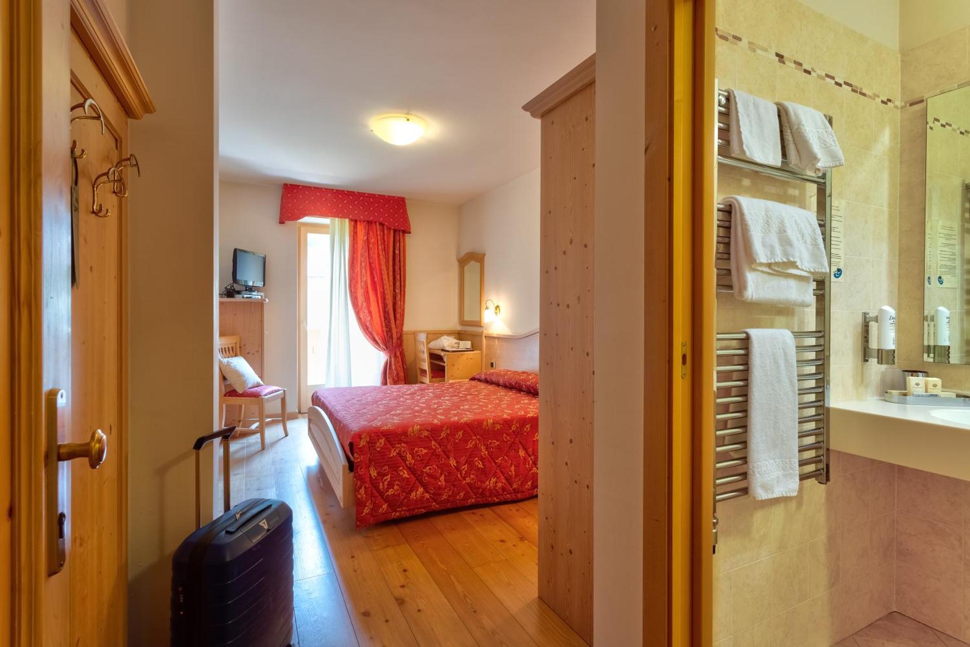 Beverly Alps Hotel & Spa Pinzolo Chambre photo