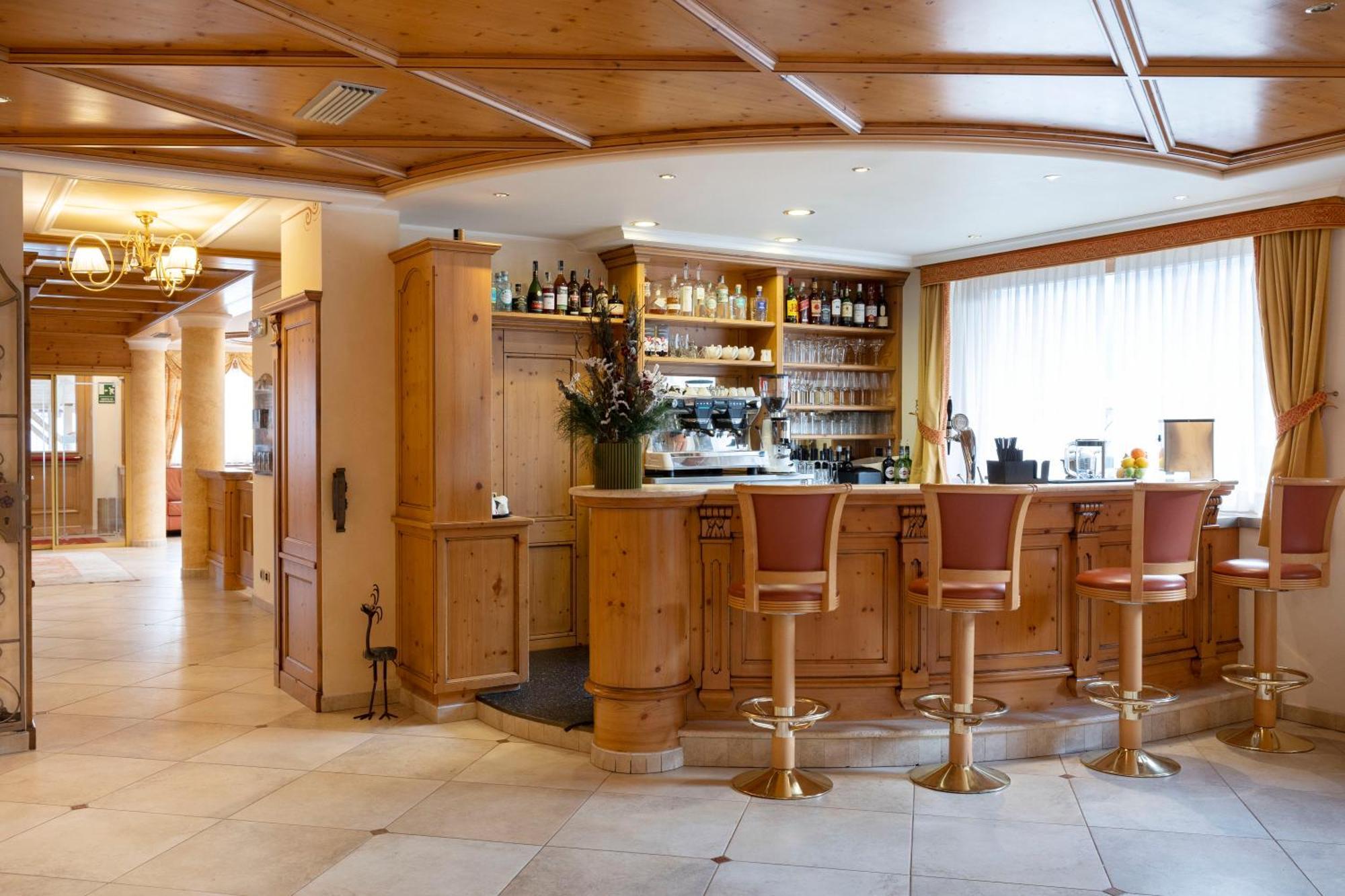 Beverly Alps Hotel & Spa Pinzolo Extérieur photo