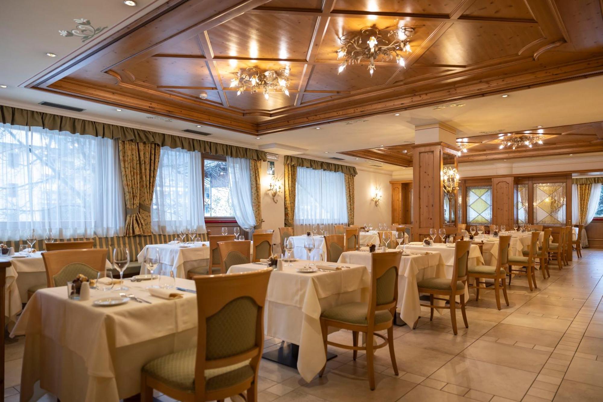 Beverly Alps Hotel & Spa Pinzolo Extérieur photo
