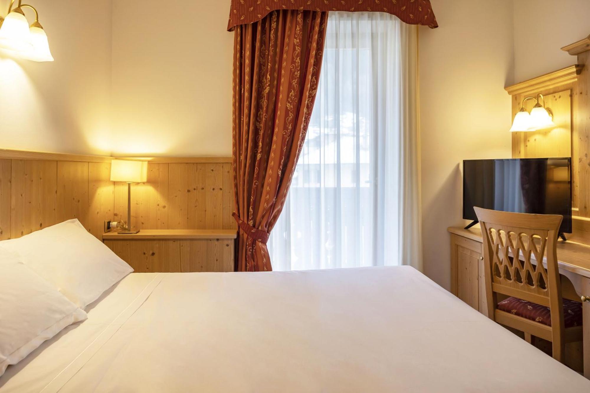 Beverly Alps Hotel & Spa Pinzolo Chambre photo