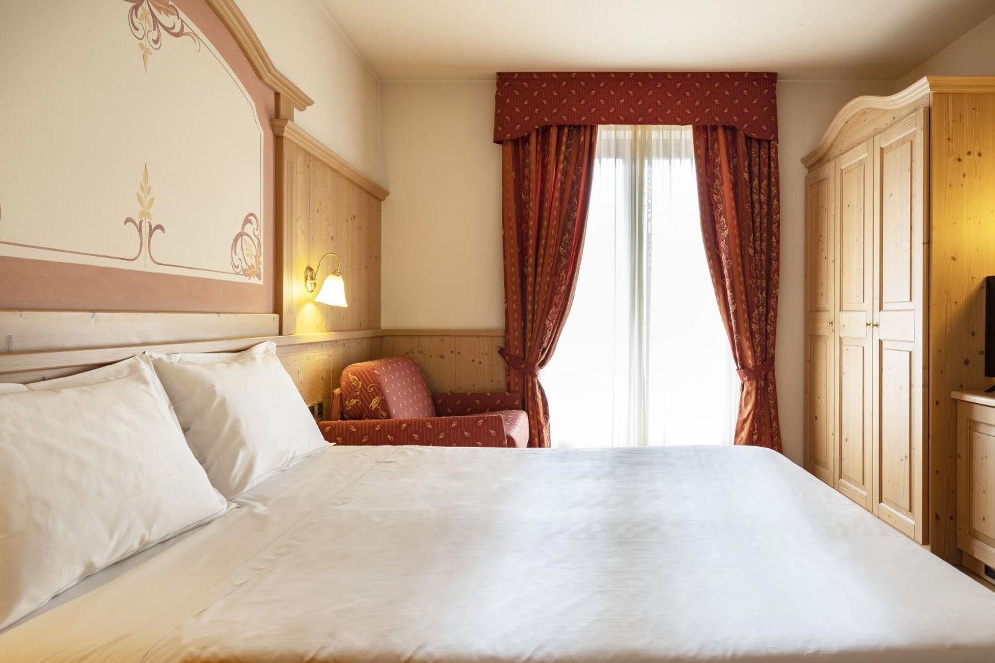 Beverly Alps Hotel & Spa Pinzolo Extérieur photo